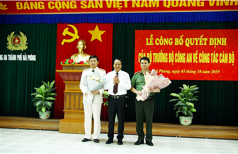 Hai giám đốc Công an Hải Phòng và Hải Dương đảo vị trí cho nhau - Ảnh 1. Hai giám đốc Công an Hải Phòng và Hải Dương đảo vị trí cho nhau - Ảnh 1.