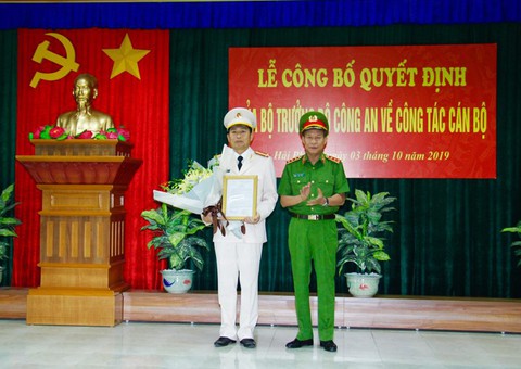 Hai giám đốc Công an Hải Phòng và Hải Dương đảo vị trí cho nhau - Ảnh 2. Hai giám đốc Công an Hải Phòng và Hải Dương đảo vị trí cho nhau - Ảnh 2.