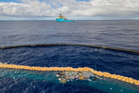 Ocean Cleanup chỉnh thiết kế, sẽ sớm dọn sạch bãi rác lớn nhất đại dương? - Ảnh 1. Ocean Cleanup chỉnh thiết kế, sẽ sớm dọn sạch bãi rác lớn nhất đại dương? - Ảnh 1.