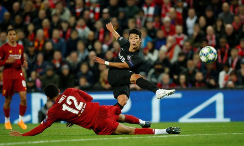 Khoảnh khắc ngôi sao châu Á lừa Van Dijk rồi ghi bàn tại Champions League - Ảnh 2. Khoảnh khắc ngôi sao châu Á lừa Van Dijk rồi ghi bàn tại Champions League - Ảnh 2.