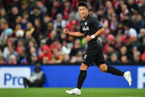 Khoảnh khắc ngôi sao châu Á lừa Van Dijk rồi ghi bàn tại Champions League - Ảnh 6. Khoảnh khắc ngôi sao châu Á lừa Van Dijk rồi ghi bàn tại Champions League - Ảnh 6.