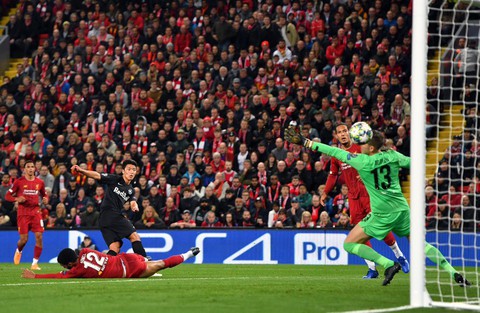 Khoảnh khắc ngôi sao châu Á lừa Van Dijk rồi ghi bàn tại Champions League - Ảnh 3. Khoảnh khắc ngôi sao châu Á lừa Van Dijk rồi ghi bàn tại Champions League - Ảnh 3.