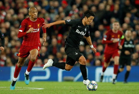 Khoảnh khắc ngôi sao châu Á lừa Van Dijk rồi ghi bàn tại Champions League - Ảnh 7. Khoảnh khắc ngôi sao châu Á lừa Van Dijk rồi ghi bàn tại Champions League - Ảnh 7.