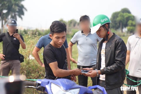 Khởi tố 2 thanh niên giết, cướp tài sản của nam sinh chạy Grab - Ảnh 1. Khởi tố 2 thanh niên giết, cướp tài sản của nam sinh chạy Grab - Ảnh 1.