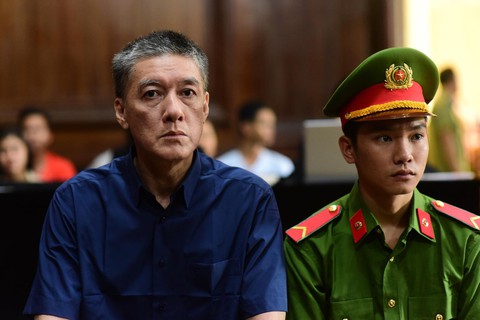 Lừa Vũ nhôm, hai bị cáo nhận án 8 và 12 năm tù - Ảnh 2. Lừa Vũ nhôm, hai bị cáo nhận án 8 và 12 năm tù - Ảnh 2.