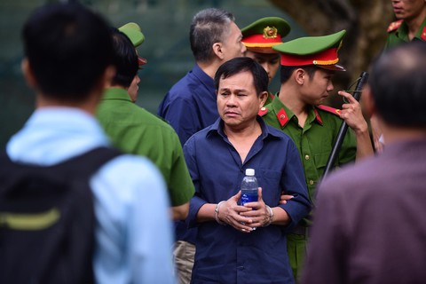 Lừa Vũ nhôm, hai bị cáo nhận án 8 và 12 năm tù - Ảnh 1. Lừa Vũ nhôm, hai bị cáo nhận án 8 và 12 năm tù - Ảnh 1.