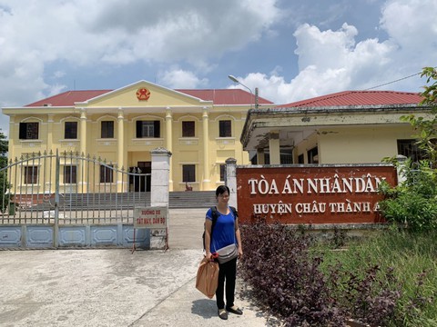 Xét xử vụ kiện đòi học bổng, học phí sinh viên ĐH Tân Tạo - Ảnh 1. Xét xử vụ kiện đòi học bổng, học phí sinh viên ĐH Tân Tạo - Ảnh 1.