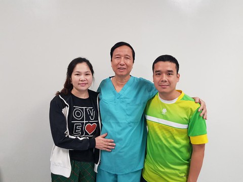 Bác sĩ mổ 2 ca hi hữu cách nhau 19 năm, cứu 2 mẹ con - Ảnh 1. Bác sĩ mổ 2 ca hi hữu cách nhau 19 năm, cứu 2 mẹ con - Ảnh 1.