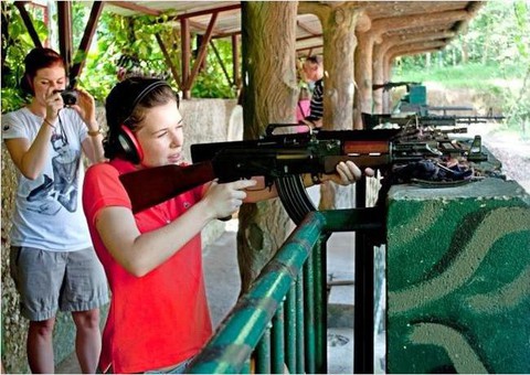 Bốn điều khách nước ngoài nhất định làm khi đến Sài Gòn - Ảnh 1. Bốn điều khách nước ngoài nhất định làm khi đến Sài Gòn - Ảnh 1.