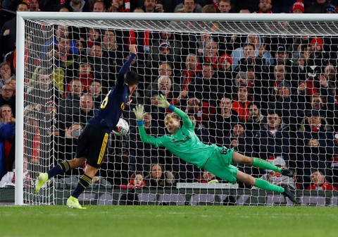 Liverpool loại Arsenal khỏi Cúp liên đoàn sau cuộc rượt đuổi tỉ số kinh điển - Ảnh 3. Liverpool loại Arsenal khỏi Cúp liên đoàn sau cuộc rượt đuổi tỉ số kinh điển - Ảnh 3.
