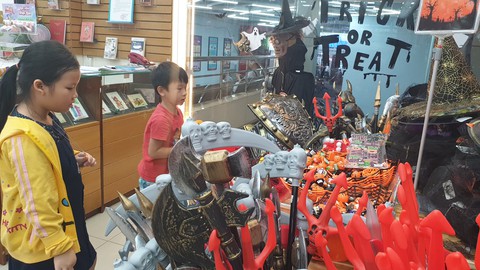 Chơi Halloween, chi tiền triệu cho thú cưng hóa trang - Ảnh 2. Chơi Halloween, chi tiền triệu cho thú cưng hóa trang - Ảnh 2.