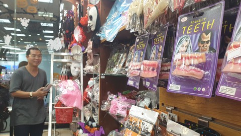 Chơi Halloween, chi tiền triệu cho thú cưng hóa trang - Ảnh 3. Chơi Halloween, chi tiền triệu cho thú cưng hóa trang - Ảnh 3.