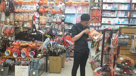 Chơi Halloween, chi tiền triệu cho thú cưng hóa trang - Ảnh 4. Chơi Halloween, chi tiền triệu cho thú cưng hóa trang - Ảnh 4.