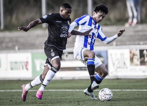 HLV Johnny Jansen (CLB Heerenveen): Văn Hậu khó ra sân trong năm nay - Ảnh 1. HLV Johnny Jansen (CLB Heerenveen): Văn Hậu khó ra sân trong năm nay - Ảnh 1.