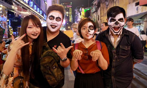 Vui đêm Halloween, Tây ta hòa quyện - Ảnh 15. Vui đêm Halloween, Tây ta hòa quyện - Ảnh 15.