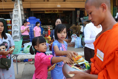 Hành hương Phật giáo 5 nước Mekong: Nơi đâu người dân cũng mỉm cười - Ảnh 9. Hành hương Phật giáo 5 nước Mekong: Nơi đâu người dân cũng mỉm cười - Ảnh 9.