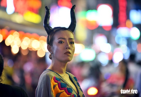 Vui đêm Halloween, Tây ta hòa quyện - Ảnh 6. Vui đêm Halloween, Tây ta hòa quyện - Ảnh 6.