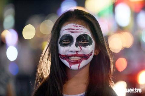 Vui đêm Halloween, Tây ta hòa quyện - Ảnh 11. Vui đêm Halloween, Tây ta hòa quyện - Ảnh 11.