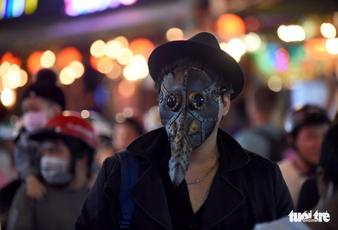 Vui đêm Halloween, Tây ta hòa quyện - Ảnh 13. Vui đêm Halloween, Tây ta hòa quyện - Ảnh 13.