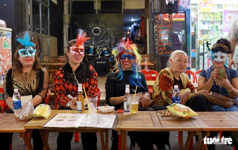 Vui đêm Halloween, Tây ta hòa quyện - Ảnh 14. Vui đêm Halloween, Tây ta hòa quyện - Ảnh 14.