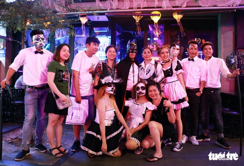 Vui đêm Halloween, Tây ta hòa quyện - Ảnh 16. Vui đêm Halloween, Tây ta hòa quyện - Ảnh 16.