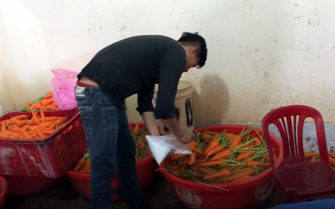 Rửa thực phẩm bằng hóa chất: Phải ra tòa - Ảnh 1. Rửa thực phẩm bằng hóa chất: Phải ra tòa - Ảnh 1.