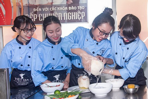 Nghề Bếp: Dễ học, dễ kiếm việc làm - Ảnh 1. Nghề Bếp: Dễ học, dễ kiếm việc làm - Ảnh 1.