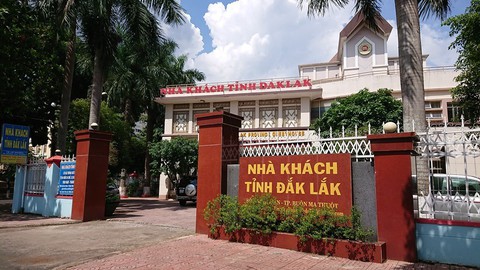 Nữ trưởng phòng ở Tỉnh ủy Đắk Lắk dùng hồ sơ giả để xin việc, thăng tiến - Ảnh 1. Nữ trưởng phòng ở Tỉnh ủy Đắk Lắk dùng hồ sơ giả để xin việc, thăng tiến - Ảnh 1.