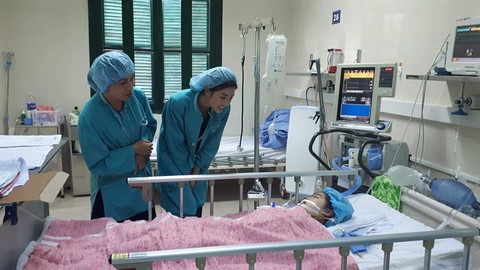 Hoa hậu Đỗ Mỹ Linh đem 300 triệu tặng viện phí cho em bé ghép tim - Ảnh 1. Hoa hậu Đỗ Mỹ Linh đem 300 triệu tặng viện phí cho em bé ghép tim - Ảnh 1.