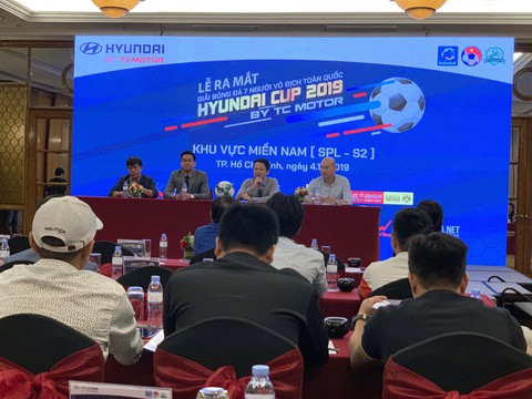 Giải bóng đá 7 người lần đầu thi đấu toàn quốc - Ảnh 1. Giải bóng đá 7 người lần đầu thi đấu toàn quốc - Ảnh 1.