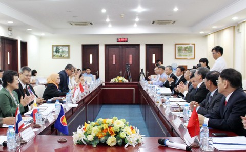 Kiểm định đại học vào Việt Nam lại... méo mó, chiêu trò - Ảnh 1. Kiểm định đại học vào Việt Nam lại... méo mó, chiêu trò - Ảnh 1.