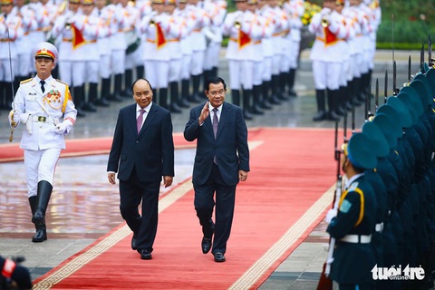 Thủ tướng Campuchia Hun Sen bắt đầu thăm chính thức Việt Nam - Ảnh 2. Thủ tướng Campuchia Hun Sen bắt đầu thăm chính thức Việt Nam - Ảnh 2.