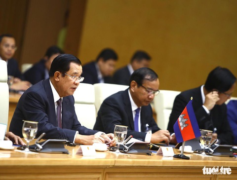 Thủ tướng Campuchia Hun Sen bắt đầu thăm chính thức Việt Nam - Ảnh 4. Thủ tướng Campuchia Hun Sen bắt đầu thăm chính thức Việt Nam - Ảnh 4.