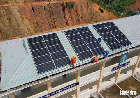 Thêm 2 trường học miền núi Quảng Nam có điện mặt trời - Ảnh 2. Thêm 2 trường học miền núi Quảng Nam có điện mặt trời - Ảnh 2.