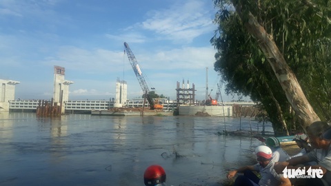 Xả lũ đập tràn Trà Sư đưa phù sa vào ruộng ĐBSCL - Ảnh 1. Xả lũ đập tràn Trà Sư đưa phù sa vào ruộng ĐBSCL - Ảnh 1.
