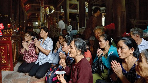 Từ không gian thiêng tới không gian thị trường - Ảnh 1. Từ không gian thiêng tới không gian thị trường - Ảnh 1.