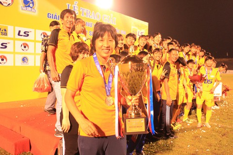 CLB Hà Nội giành ngôi á quân bóng đá nữ vô địch quốc gia 2019 - Ảnh 3. CLB Hà Nội giành ngôi á quân bóng đá nữ vô địch quốc gia 2019 - Ảnh 3.