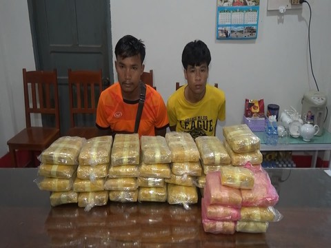 Biên phòng bắt vụ vận chuyển 215.000 viên ma túy ở biên giới Việt - Lào - Ảnh 1. Biên phòng bắt vụ vận chuyển 215.000 viên ma túy ở biên giới Việt - Lào - Ảnh 1.
