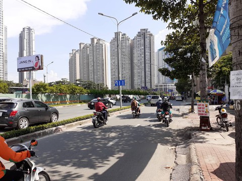 Chính thức rào chắn đường, sửa chữa rốn ngập Nguyễn Hữu Cảnh - Ảnh 2. Chính thức rào chắn đường, sửa chữa rốn ngập Nguyễn Hữu Cảnh - Ảnh 2.
