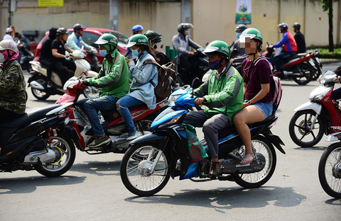 Chuyến xe văn minh: Mong tài xế xe ôm “nâng nghề” - Ảnh 1. Chuyến xe văn minh: Mong tài xế xe ôm “nâng nghề” - Ảnh 1.