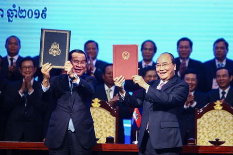 Việt Nam và Campuchia ký thỏa thuận biên giới lịch sử - Ảnh 1. Việt Nam và Campuchia ký thỏa thuận biên giới lịch sử - Ảnh 1.