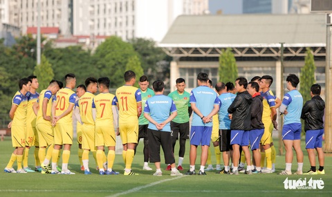Tuyển Việt Nam thiếu quân tập luyện vì nhóm cầu thủ Hà Nội FC về muộn - Ảnh 1. Tuyển Việt Nam thiếu quân tập luyện vì nhóm cầu thủ Hà Nội FC về muộn - Ảnh 1.