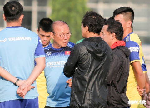 Tuyển Việt Nam thiếu quân tập luyện vì nhóm cầu thủ Hà Nội FC về muộn - Ảnh 2. Tuyển Việt Nam thiếu quân tập luyện vì nhóm cầu thủ Hà Nội FC về muộn - Ảnh 2.
