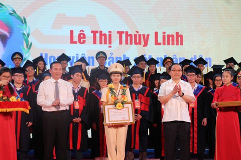 Có nên bỏ xếp loại khá, giỏi trên bằng tốt nghiệp? - Ảnh 1. Có nên bỏ xếp loại khá, giỏi trên bằng tốt nghiệp? - Ảnh 1.