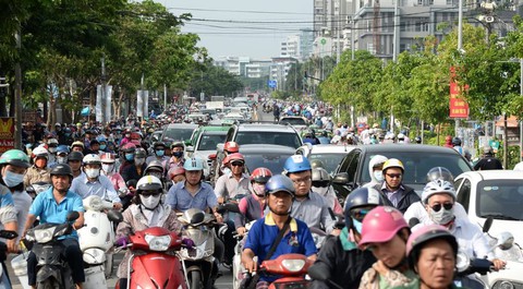 TP.HCM tăng phí đăng ký ôtô lên 20 triệu đồng - Ảnh 1. TP.HCM tăng phí đăng ký ôtô lên 20 triệu đồng - Ảnh 1.