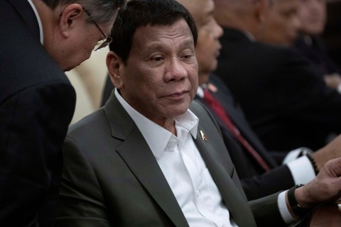 Ông Duterte tiết lộ đang mắc bệnh mắt to mắt nhỏ - Ảnh 1. Ông Duterte tiết lộ đang mắc bệnh mắt to mắt nhỏ - Ảnh 1.