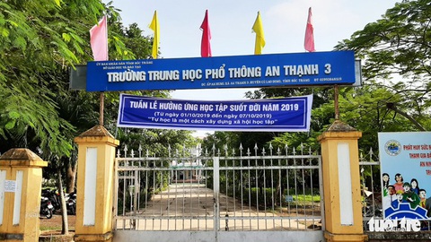 Thầy dạy văn bị kỷ luật, điều chuyển vì đánh học sinh - Ảnh 1. Thầy dạy văn bị kỷ luật, điều chuyển vì đánh học sinh - Ảnh 1.