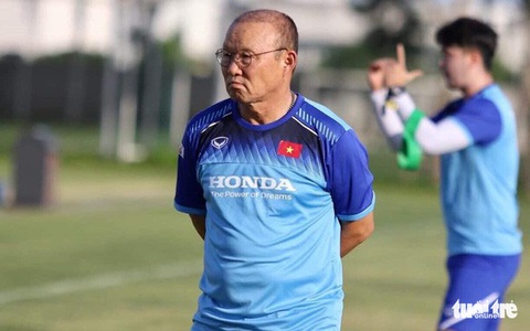 Tiền vệ Hùng Dũng: ‘HLV Park Hang Seo tiếc vì Hà Nội FC bị loại ở AFC Cup’ - Ảnh 1. Tiền vệ Hùng Dũng: ‘HLV Park Hang Seo tiếc vì Hà Nội FC bị loại ở AFC Cup’ - Ảnh 1.
