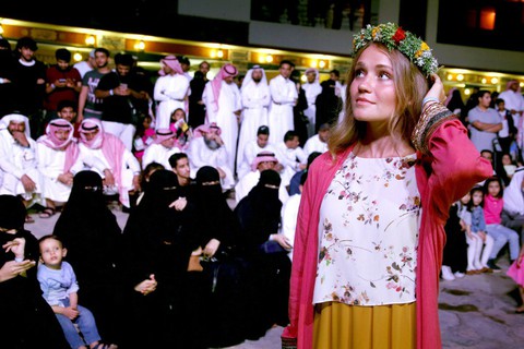 Saudi Arabia lần đầu cho trai chưa vợ, gái chưa chồng ở chung phòng - Ảnh 1. Saudi Arabia lần đầu cho trai chưa vợ, gái chưa chồng ở chung phòng - Ảnh 1.