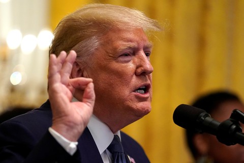 Liên tục bị tố giác, ông Trump tung thuyết âm mưu chính quyền ngầm - Ảnh 1. Liên tục bị tố giác, ông Trump tung thuyết âm mưu chính quyền ngầm - Ảnh 1.